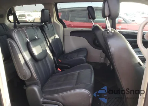 2015 Chrysler Town & Country Touring z USA, uszkodzony, nr VIN 2C4RC1BG0FR716636